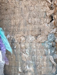 长期出售水洗的二级高压膜和西瓜大棚膜，现货2挂车