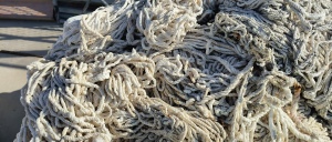 出售建筑工地下来的高强涤纶白色安全网，现货2万平米