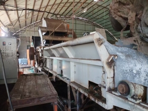 出售二手撕碎机，型号800