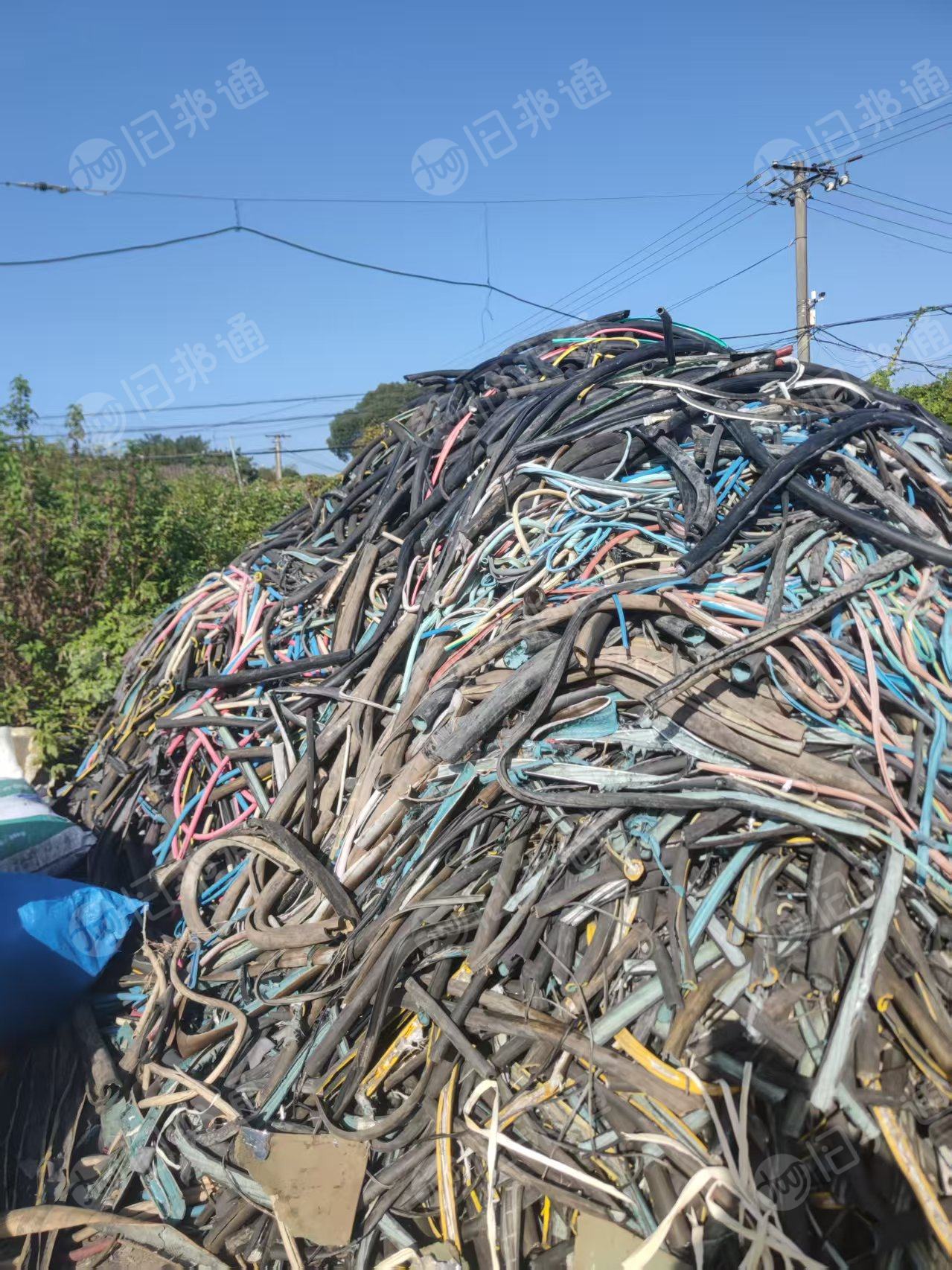 出售橡胶电线皮废料,有纯黑和花色