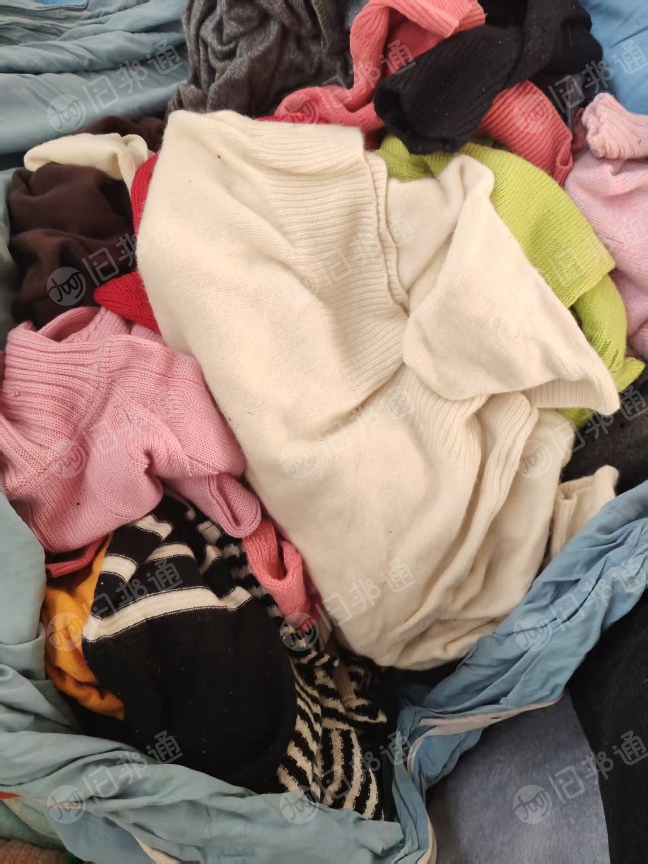 长期出售毛衣统货,羊毛的,粗毛,细毛,羊绒的都有,现货有十几吨,在山东潍坊