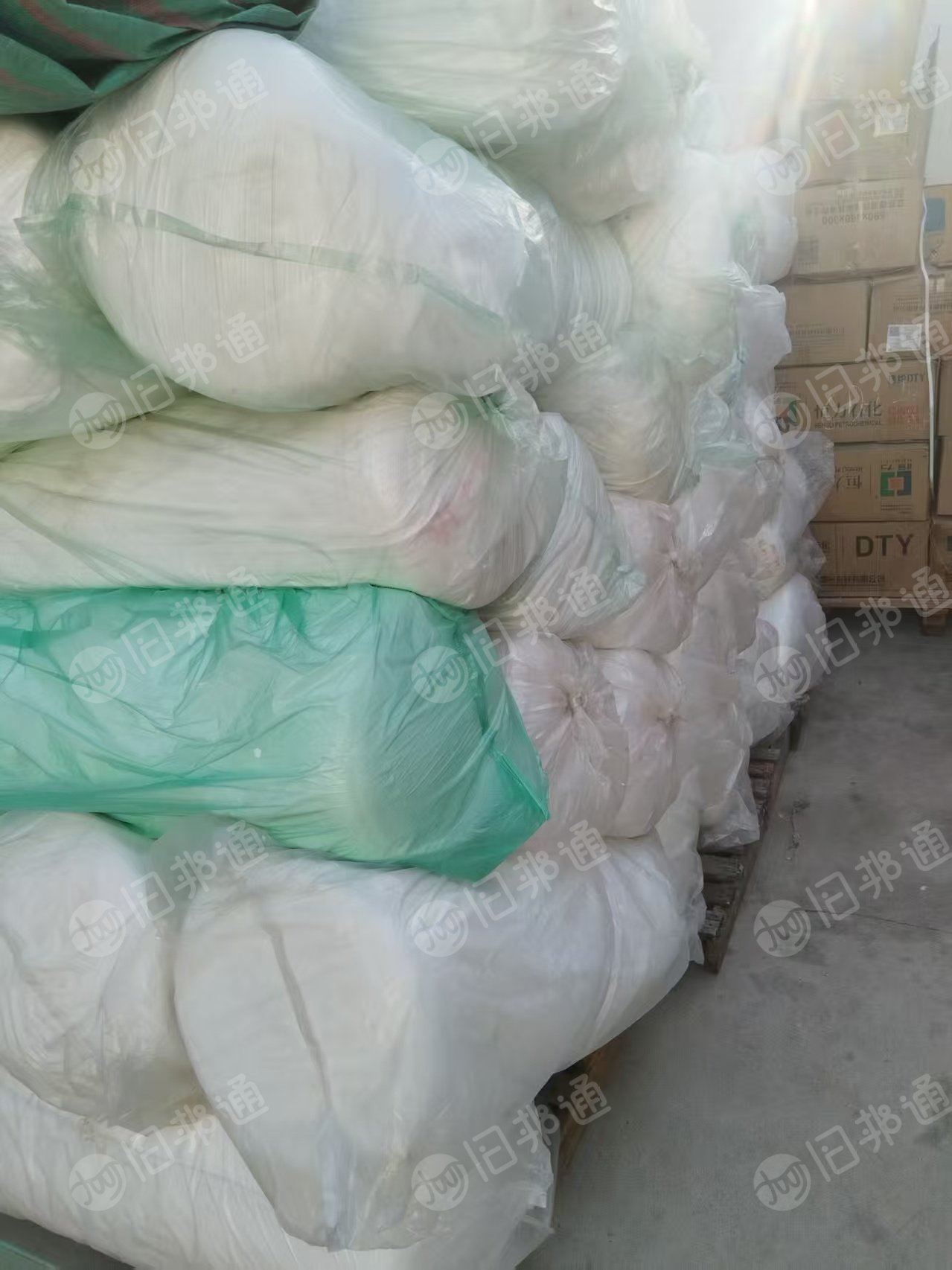 现货低价处理一批库存布，门幅2米2，克重720，原机针织纯涤纶，现货4吨多，货在江苏无锡