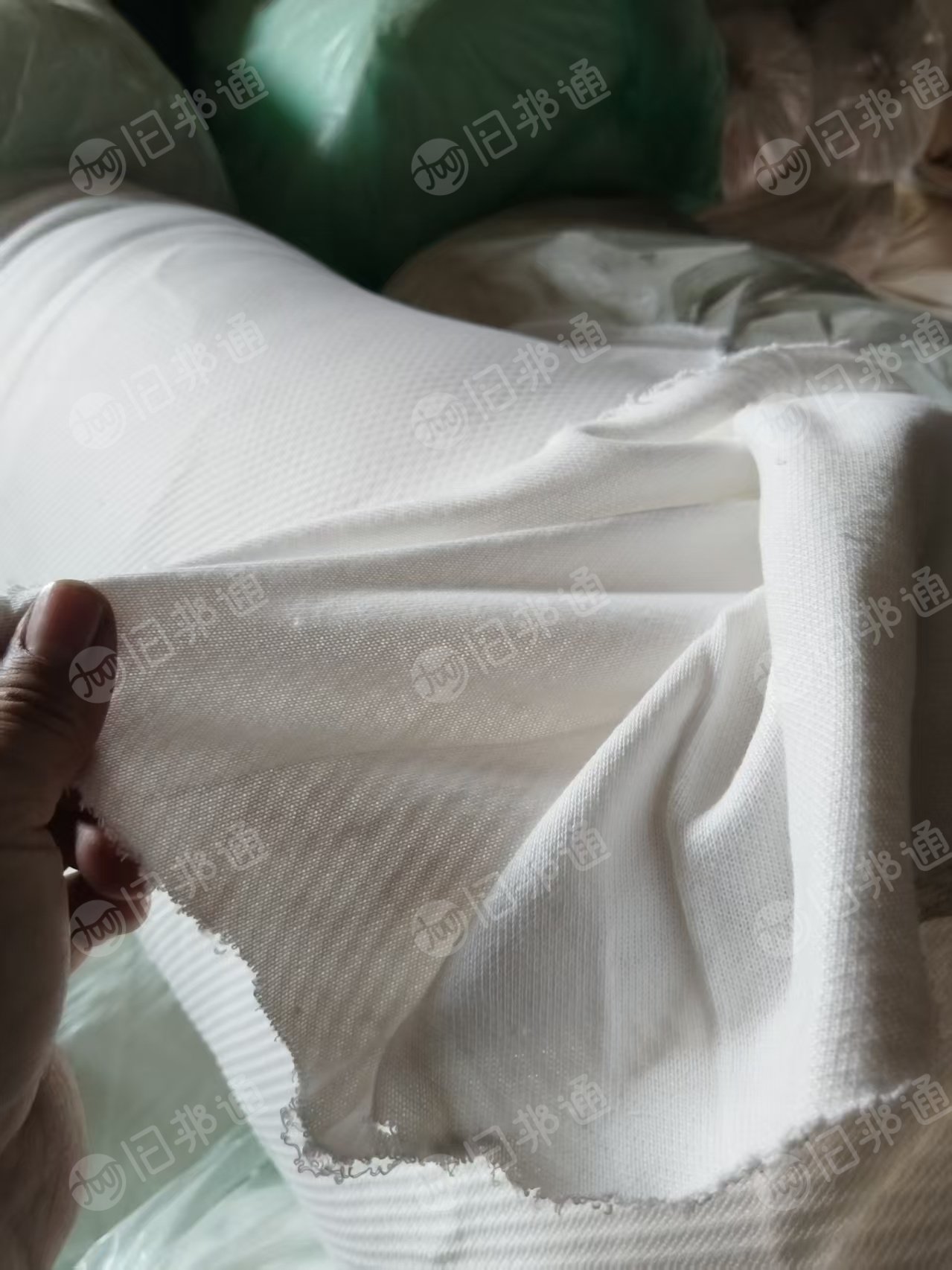 现货低价处理一批库存布，门幅2米2，克重720，原机针织纯涤纶，现货4吨多，货在江苏无锡