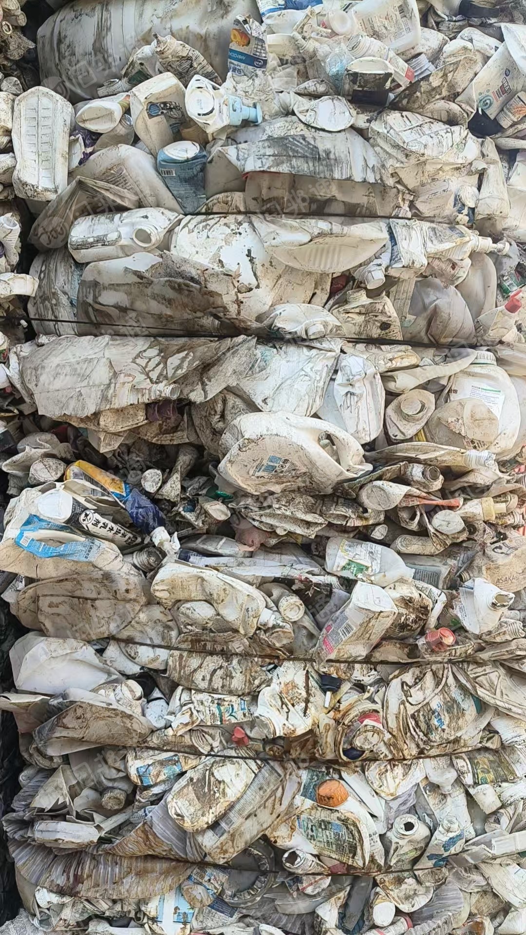 出售白乙压块料，大小白混打的，现货30吨