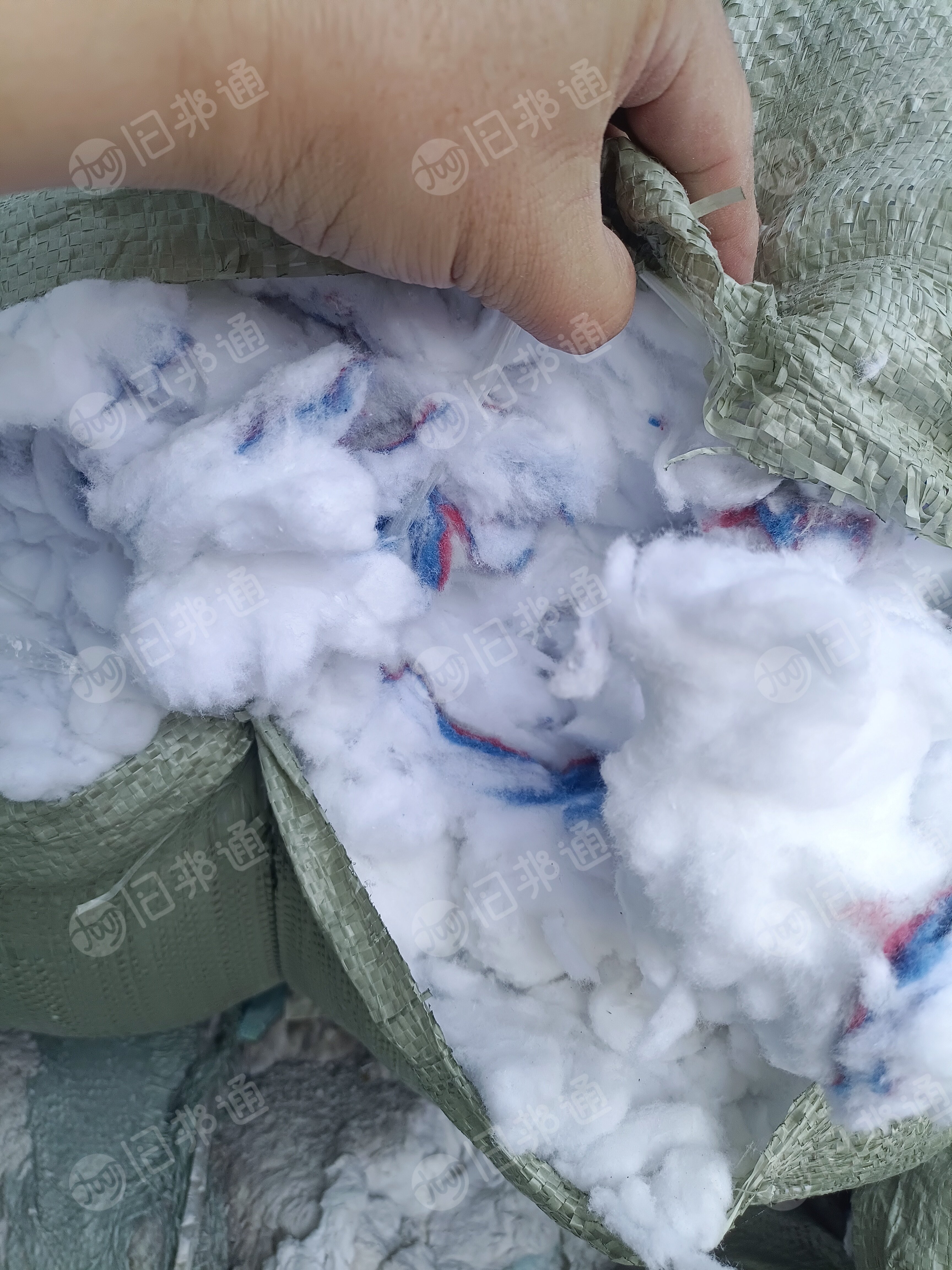 长期出售毛巾厂下来的纯棉飞花，烘干机吹出来的，有白色的杂色的，每个月有20吨，货在江苏淮安