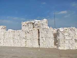 大量回收浅色数码印花纸，打包的