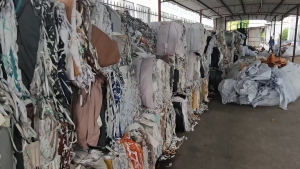 出售PVC覆纸切边条，现货100吨