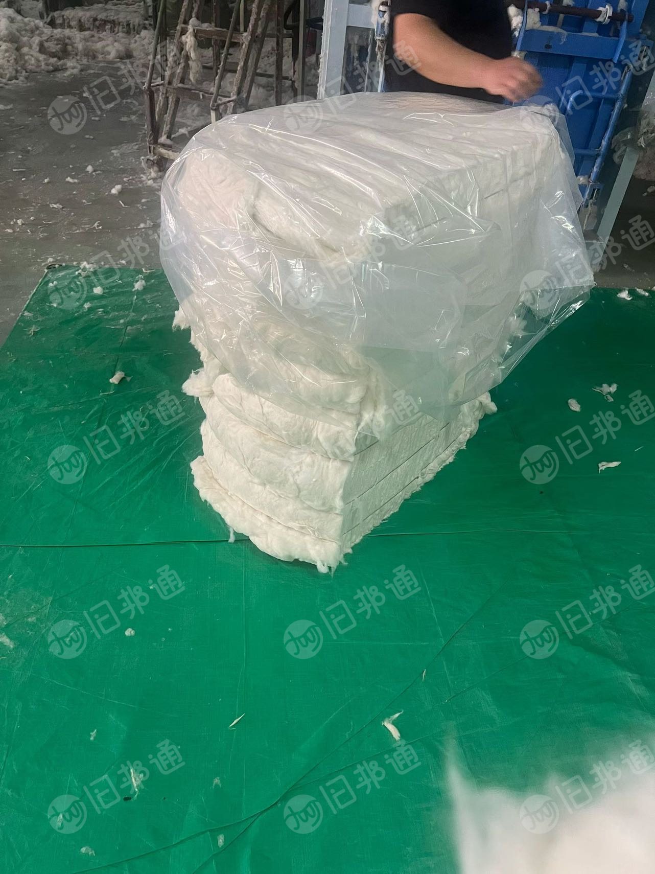 长期出售纯棉开花棉，纯棉回丝开出来的，100%纯棉，可以纺21支32支纱线，每个月100多吨