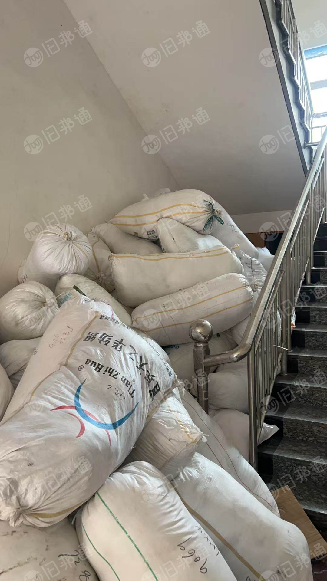 长期出售开松好的大化棉花，化纤棉，2.5D的，现货30吨