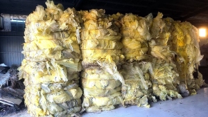 出售风电黄膜废料，带胶的，现货100多吨