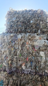 出售餐盒压块，有带一点奶茶杯，现货20/30吨