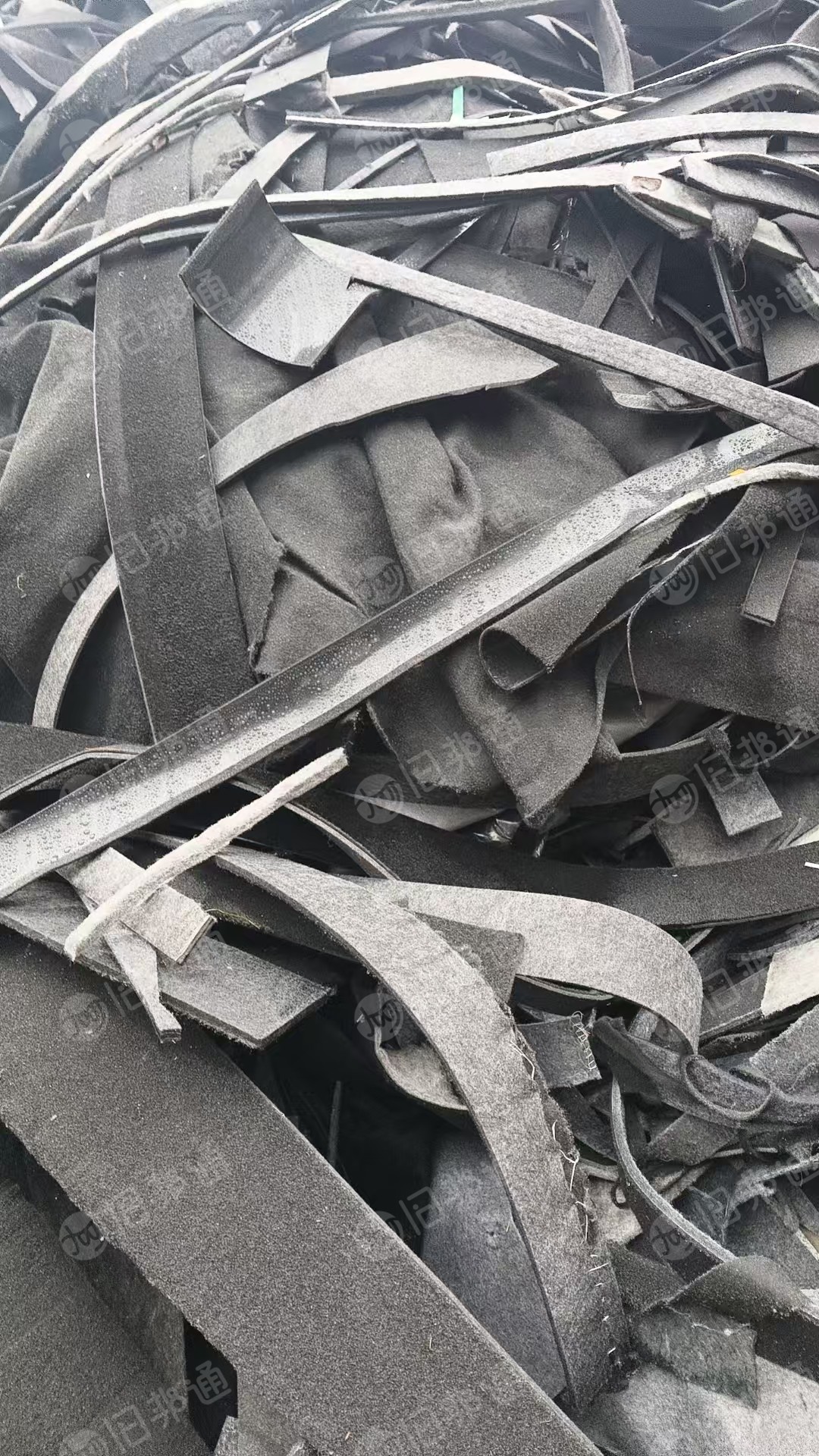 长期出售地毯边角料，汽车内饰边角料，可以开花用，月供30吨，货在广东广州