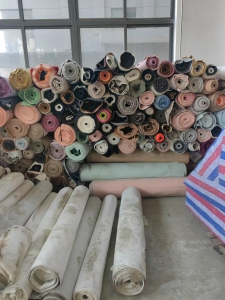 出售处理的库存皮革，PU皮革，二等品，现货有70吨，货在浙江温州