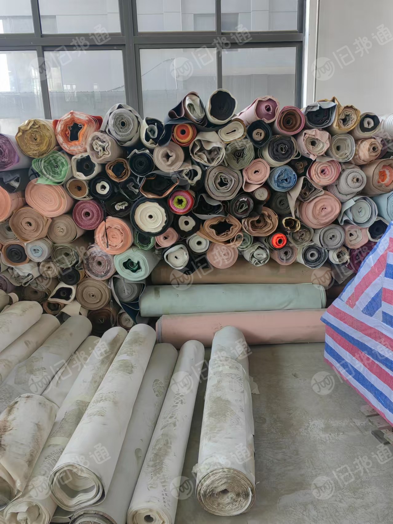 出售处理的库存皮革,PU皮革,二等品,现货有70吨,货在浙江温州