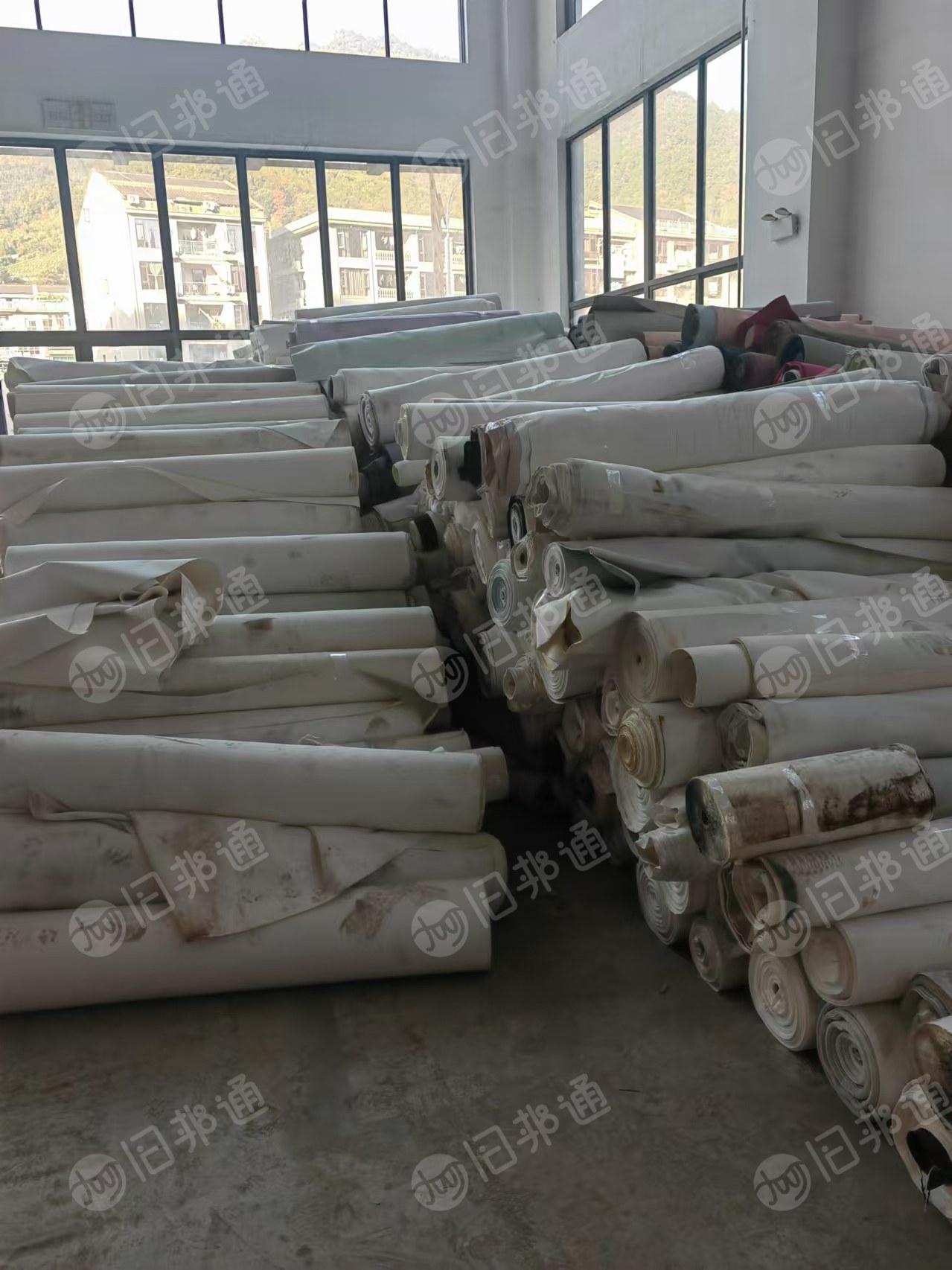 出售处理的库存皮革，PU皮革，二等品，现货有70吨，货在浙江温州