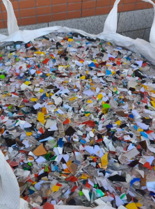 长期出售亚克力破碎料，杂色亚克力破碎料