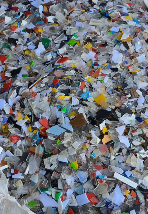 长期出售亚克力破碎料，杂色亚克力破碎料