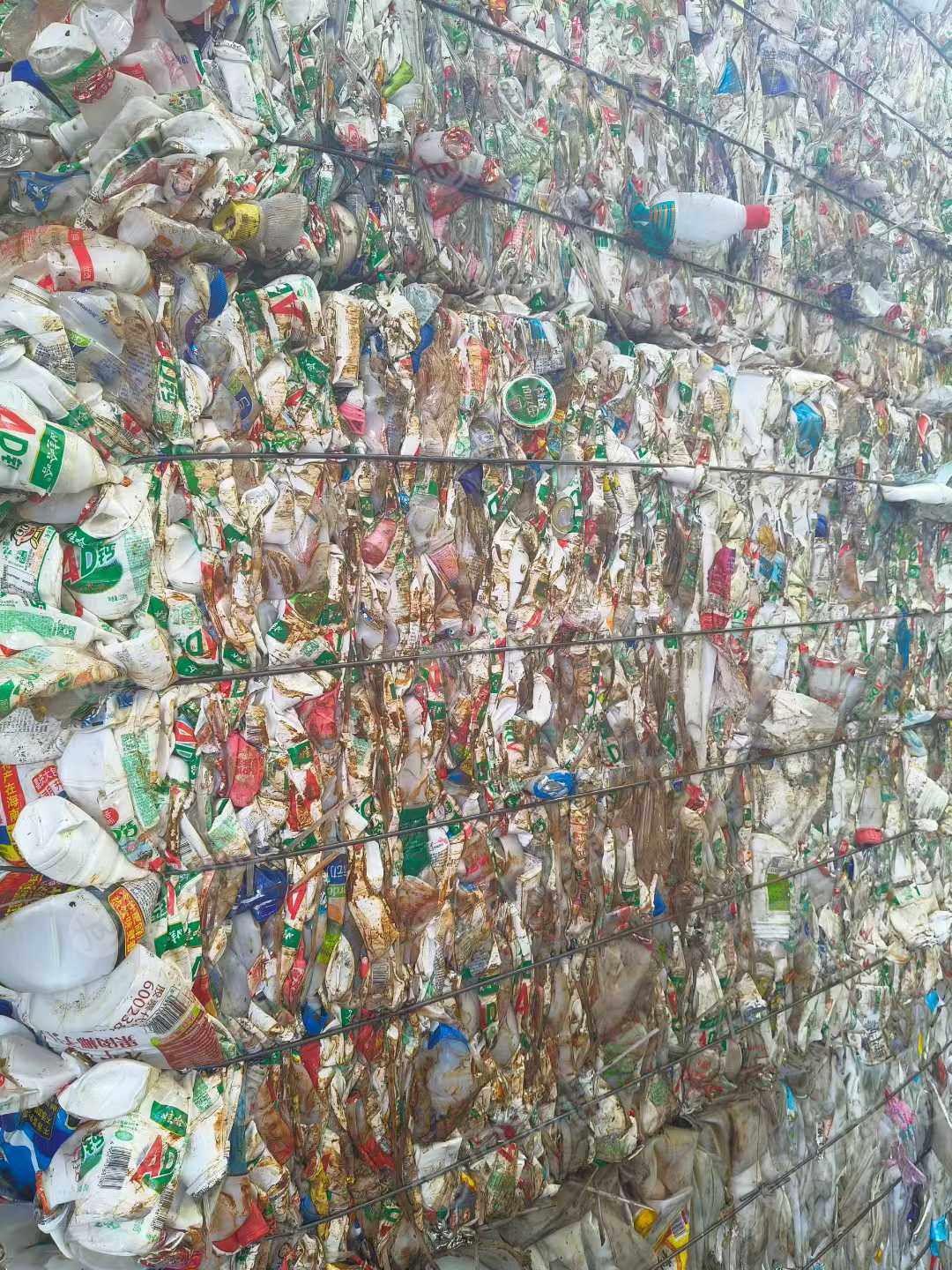 长期出售花乙压块，大小白乙压块，现货8吨