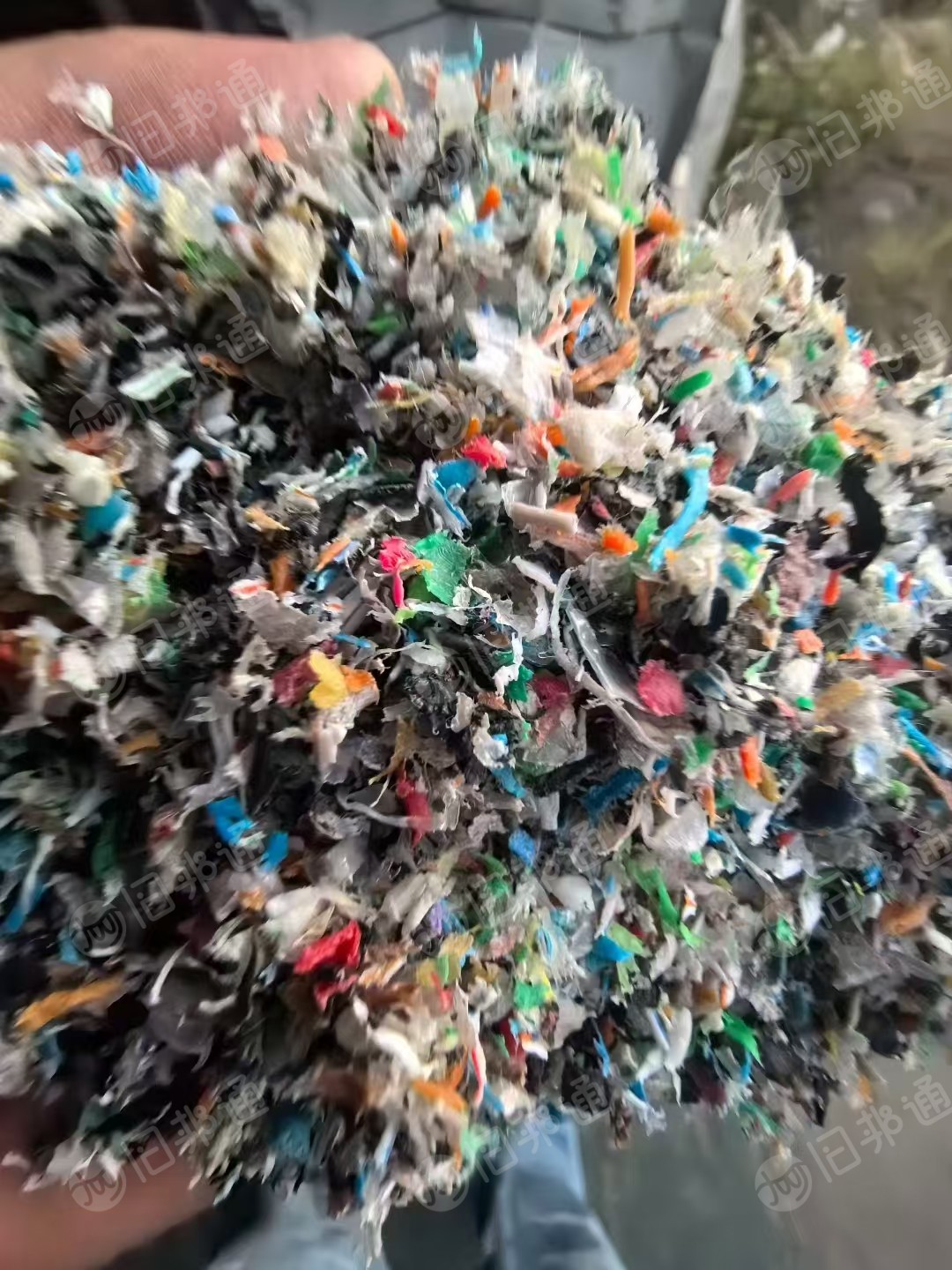 出售电线皮破碎下来的PP.PE上漂料，月供1000吨，有3种档次