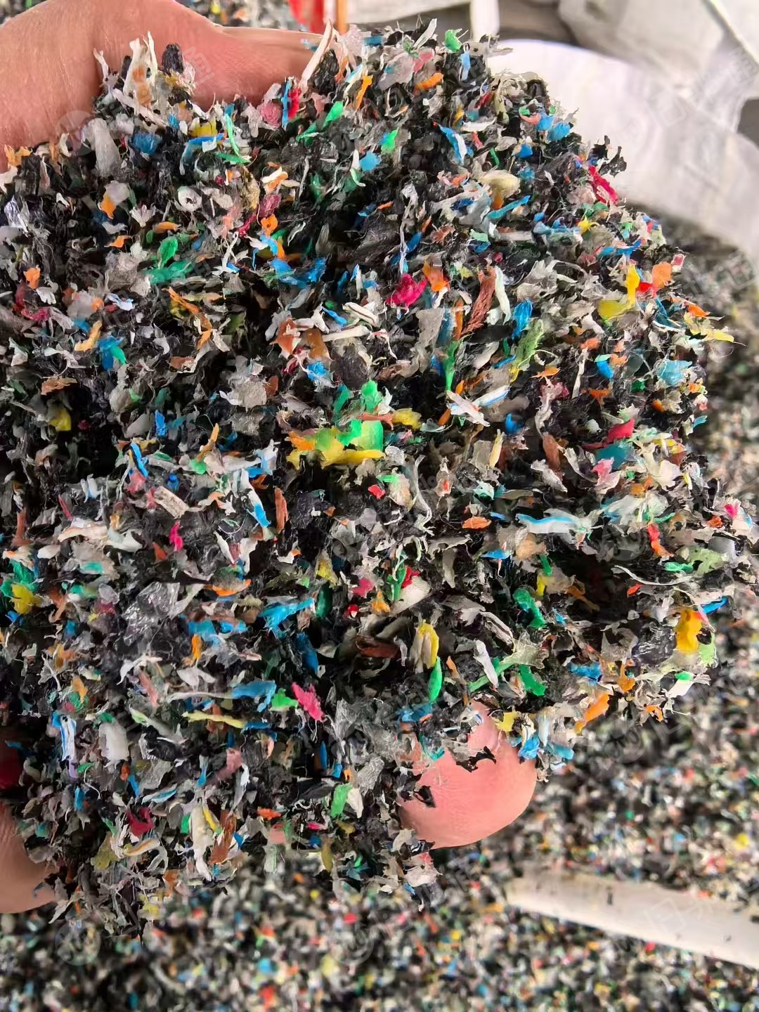 出售电线皮破碎下来的PP.PE上漂料，月供1000吨，有3种档次