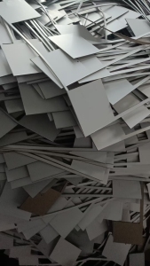 出售厚灰板纸边角料，每个月十几吨