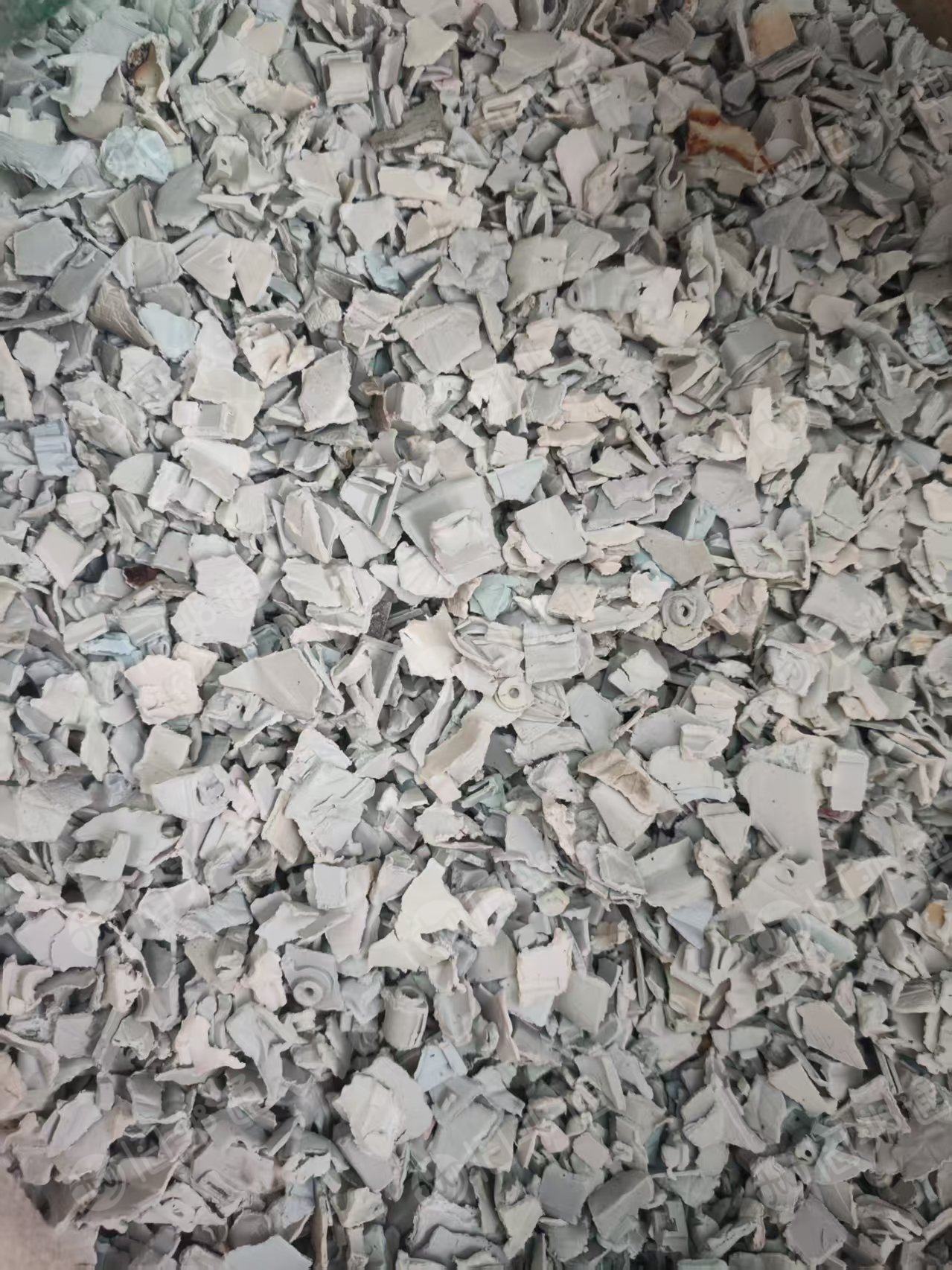 常年出售尼龙开关粉碎料，双6， 每个月四五百吨