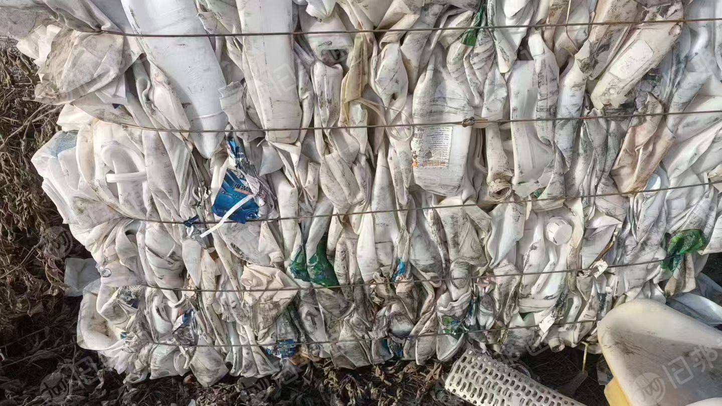 出售纯尿素桶压块