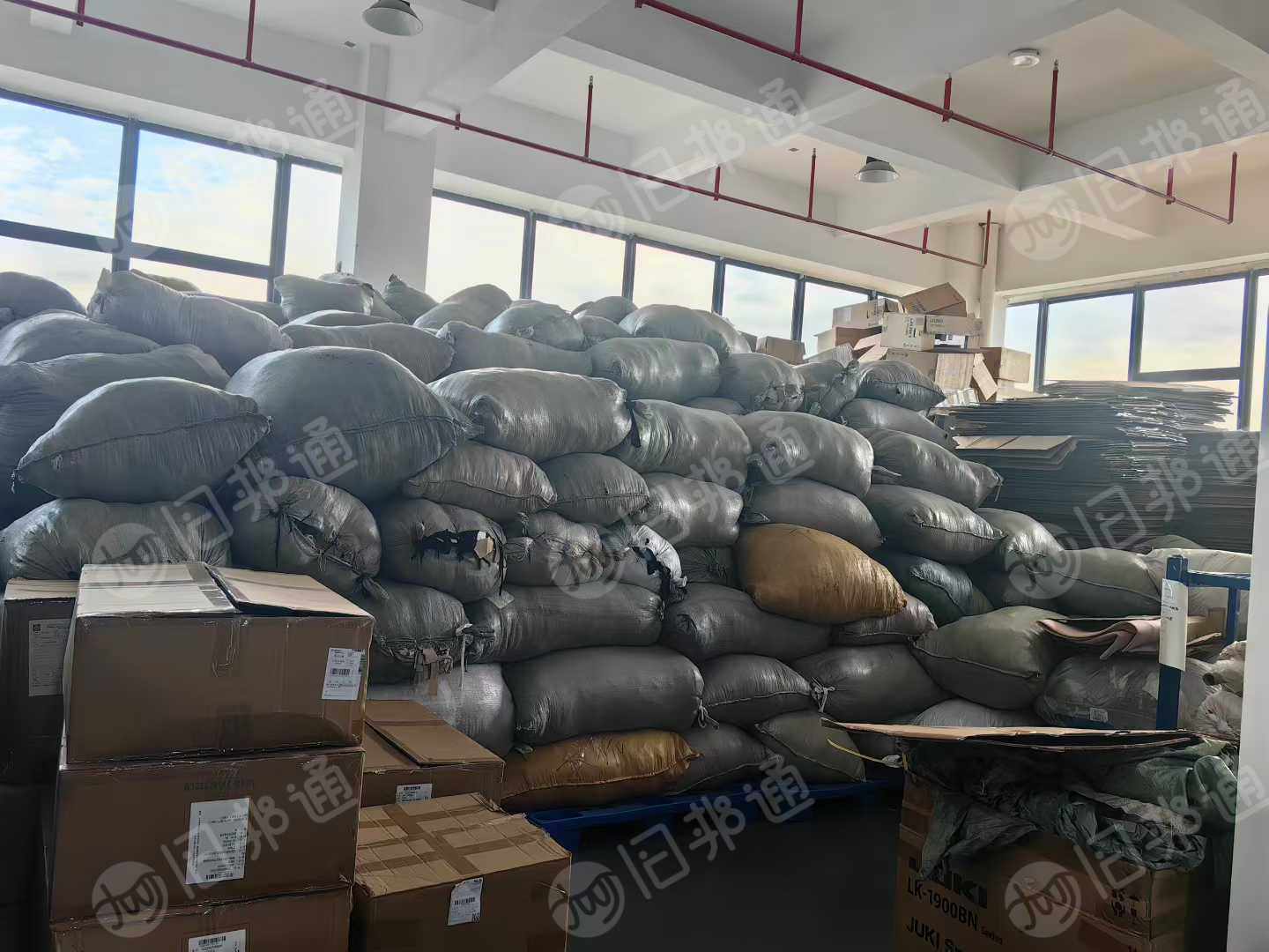 长期出售内衣厂边角料，制衣厂裁床边料，什么材质都有，现货有18吨左右，广东中山和广西河池都有厂