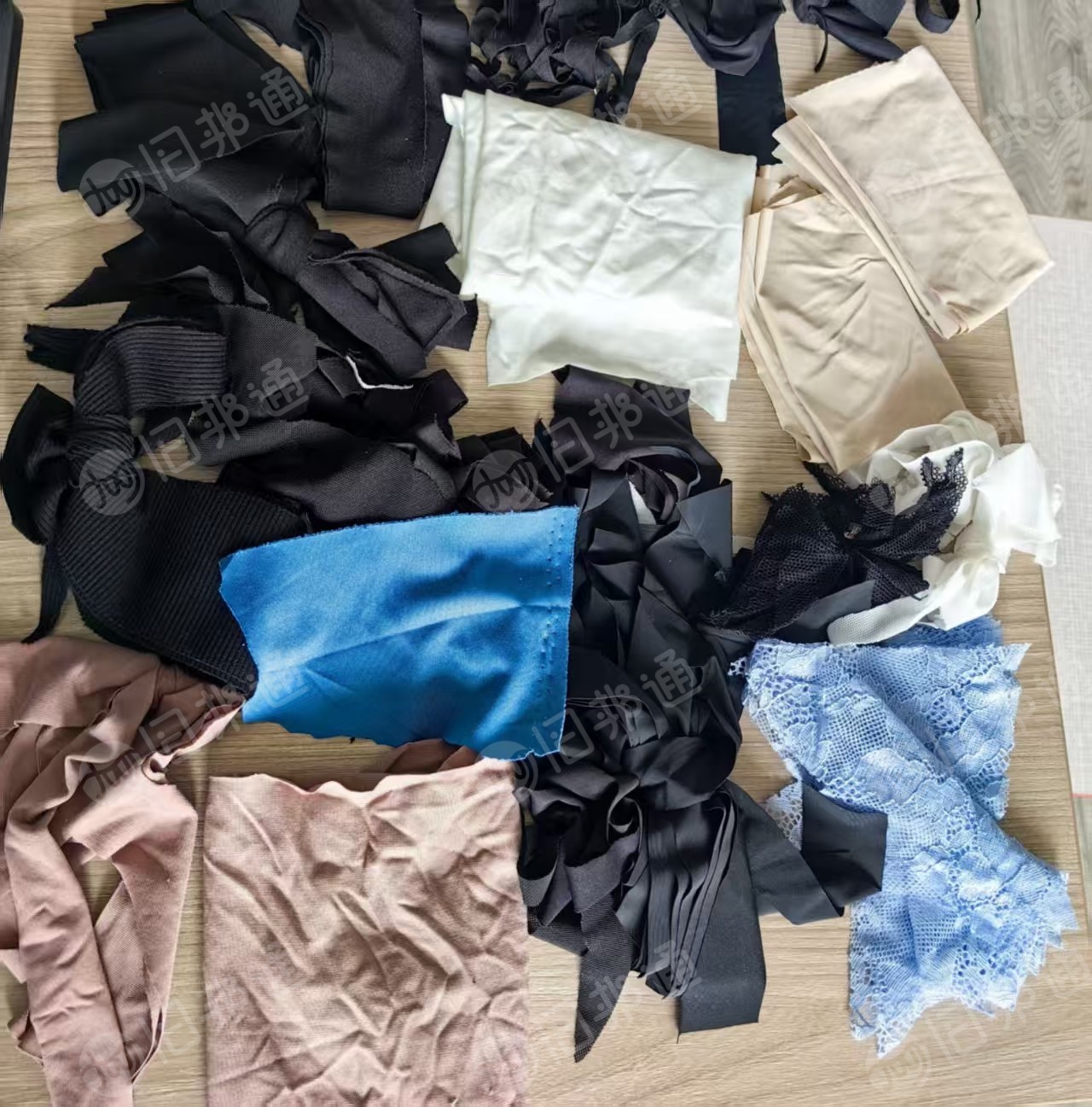 长期出售内衣厂边角料，制衣厂裁床边料，什么材质都有，现货有18吨左右，广东中山和广西河池都有厂