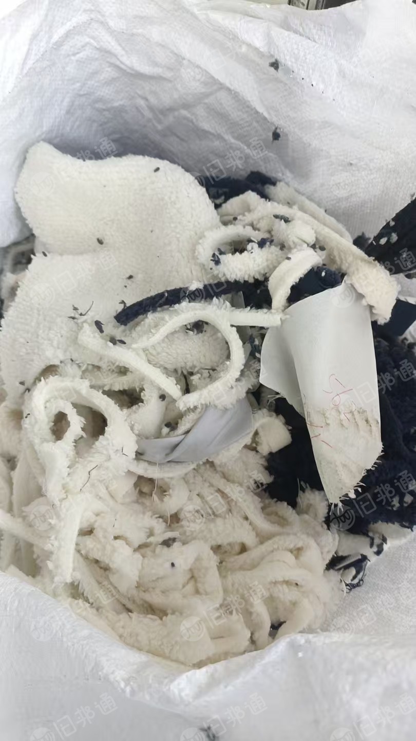 出售涤纶废布,摇粒绒边角料,绒布边角料,没有分拣,现货有十几吨,货在河北保定