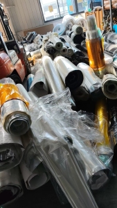 出售pet膜，轻胶膜，也有部分不带胶的，统货一起出，月供30吨