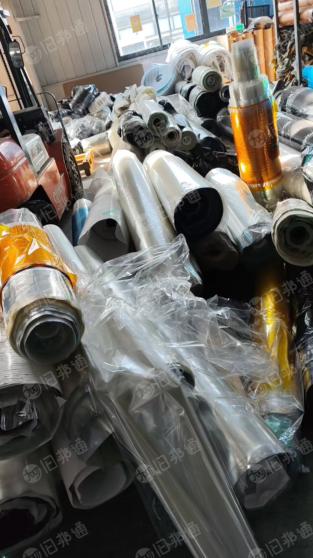 出售pet膜，轻胶膜，也有部分不带胶的，统货一起出，月供30吨