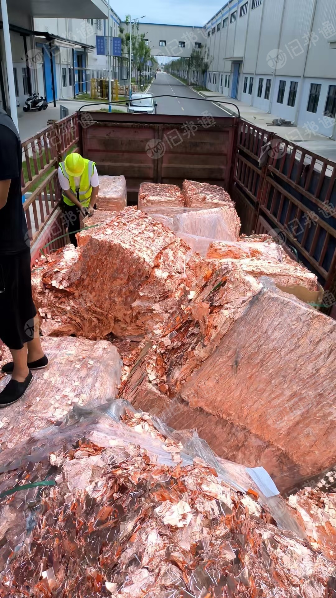 出售白边铜箔，黑边铜箔，含铜20多个，月供30吨