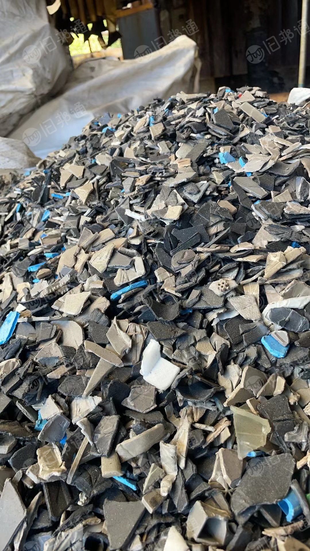 出售PP汽车内饰破碎料，除铁甩干，现货100多吨