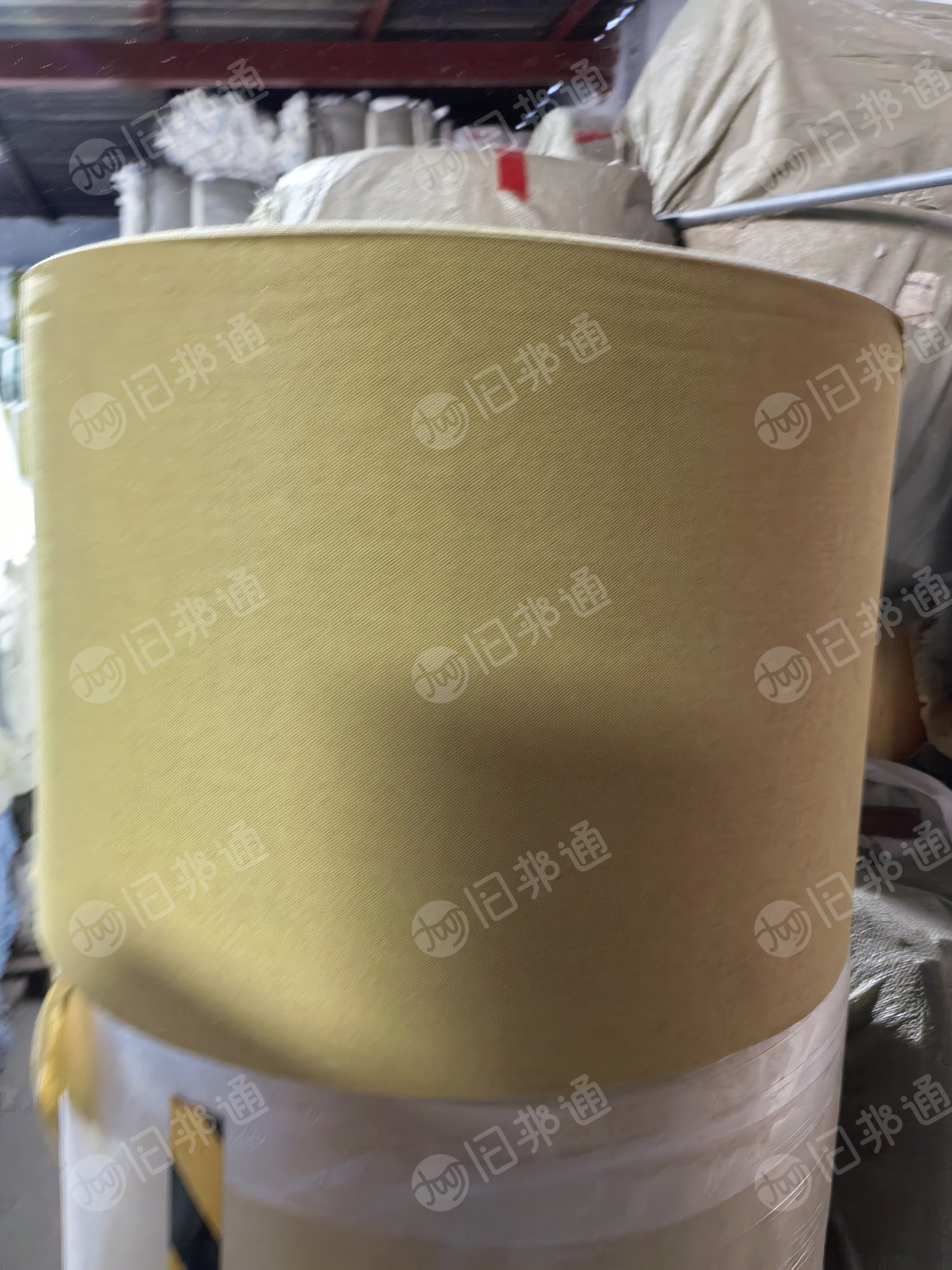 出售黄色的配比黏胶无纺布卷材，幅宽50厘米，平方克重60克