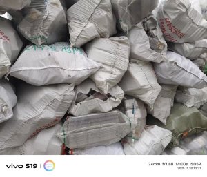 出售PET吸塑盒毛料，带标签，现货七八吨