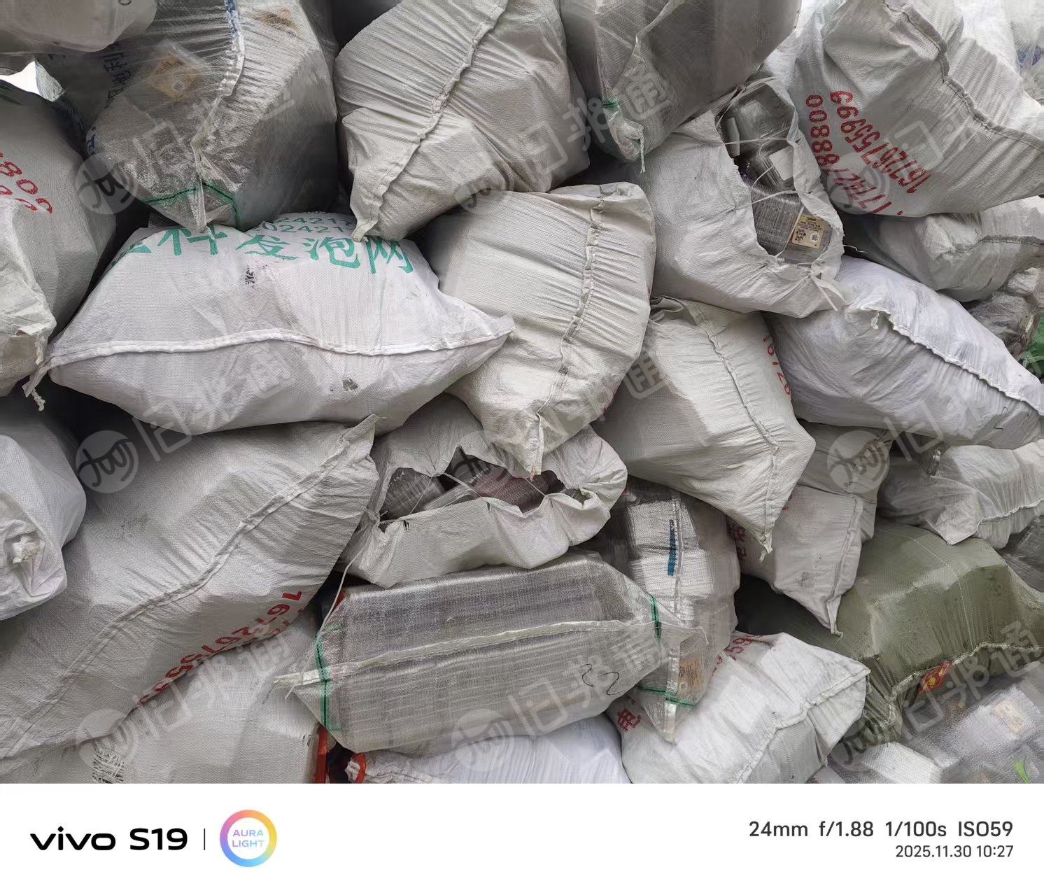 出售PET吸塑盒毛料，带标签，现货七八吨