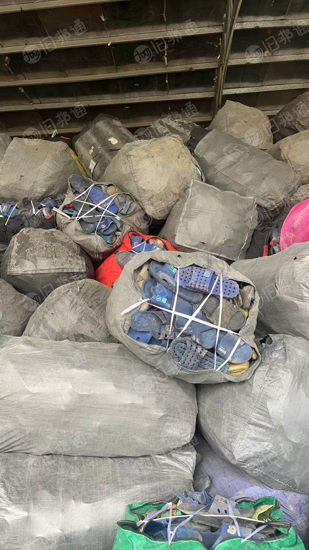 大量出售PVC拖鞋废料，水鞋废料，现货300吨