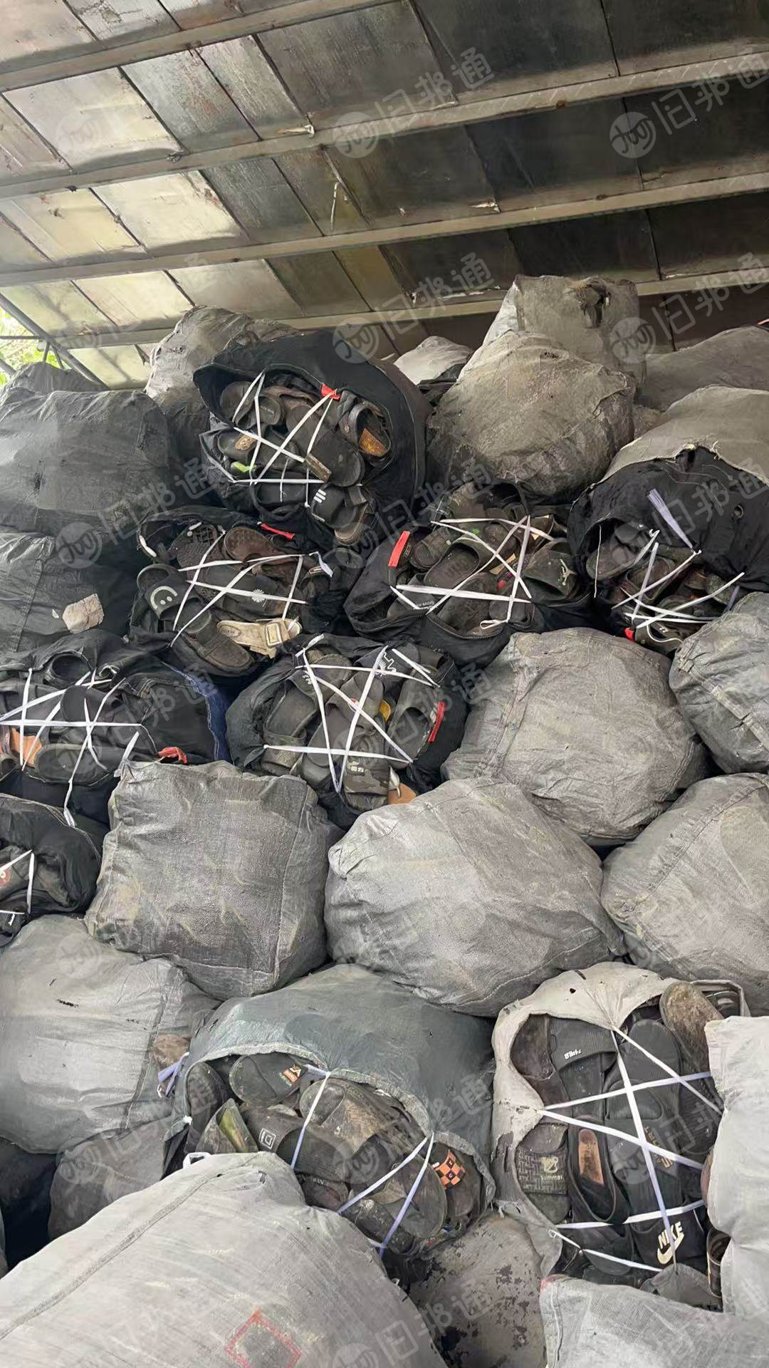 大量出售PVC拖鞋废料，水鞋废料，现货300吨