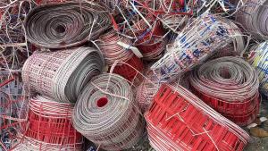 出售PVC磁卡边角料，现货20几吨