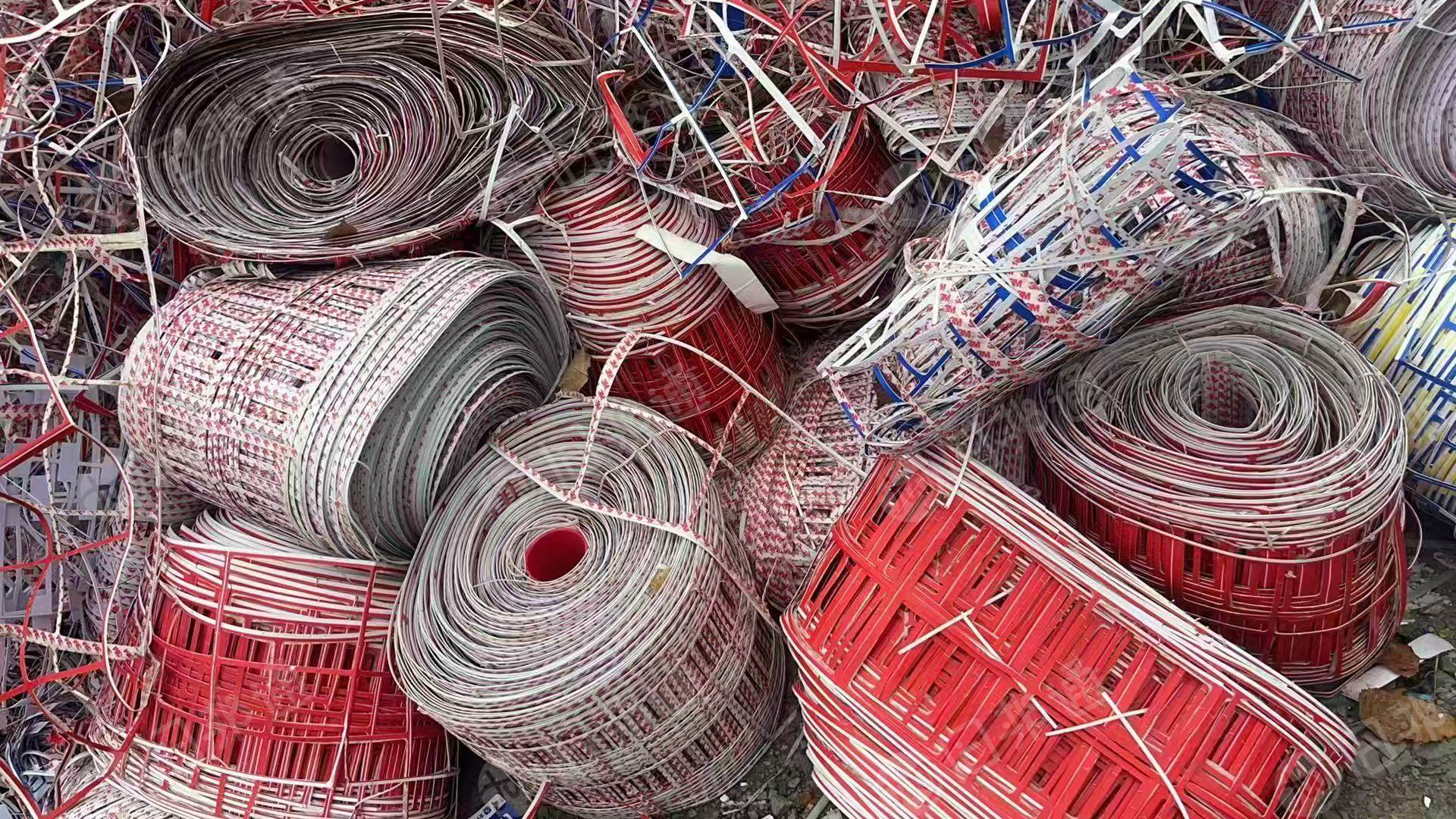 出售PVC磁卡边角料，现货20几吨