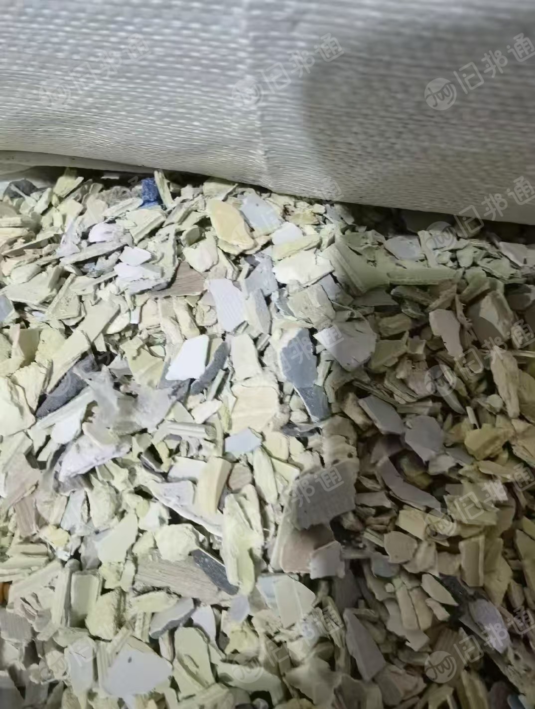 长期出售各种硬质PVC破碎料，PVC大小管破碎料，PVC扣板破碎料，PVC墙板破碎料等