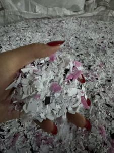 出售乳白带棉PET破碎料