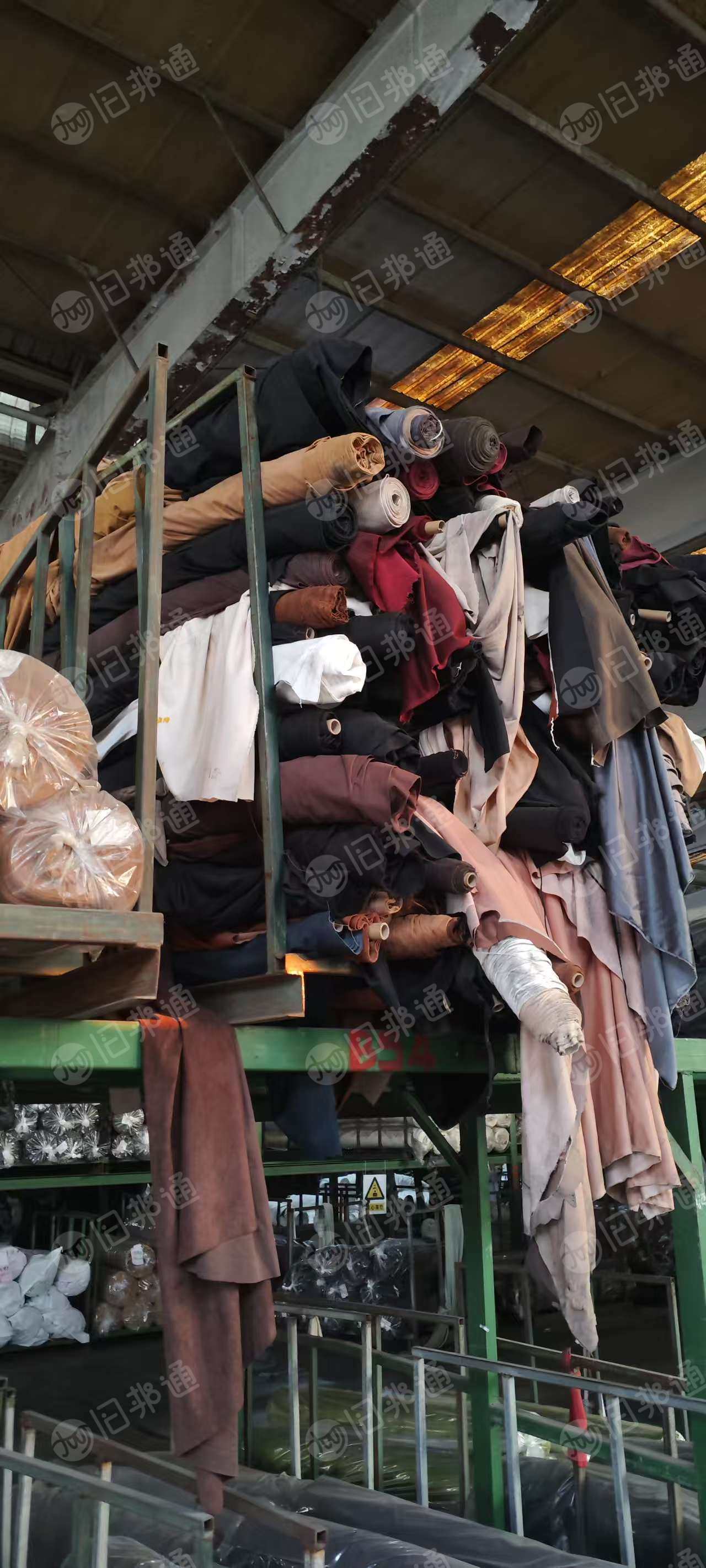 长期出售染厂下来的麂皮绒次品卷材布，麂皮绒布，涤纶布，氨纶都有，氨纶占4-5成，现货20多吨