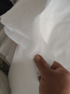 长期大量出售丝棉下脚料，白色带布丝棉，绗棉，月供百来吨，货在江西赣州