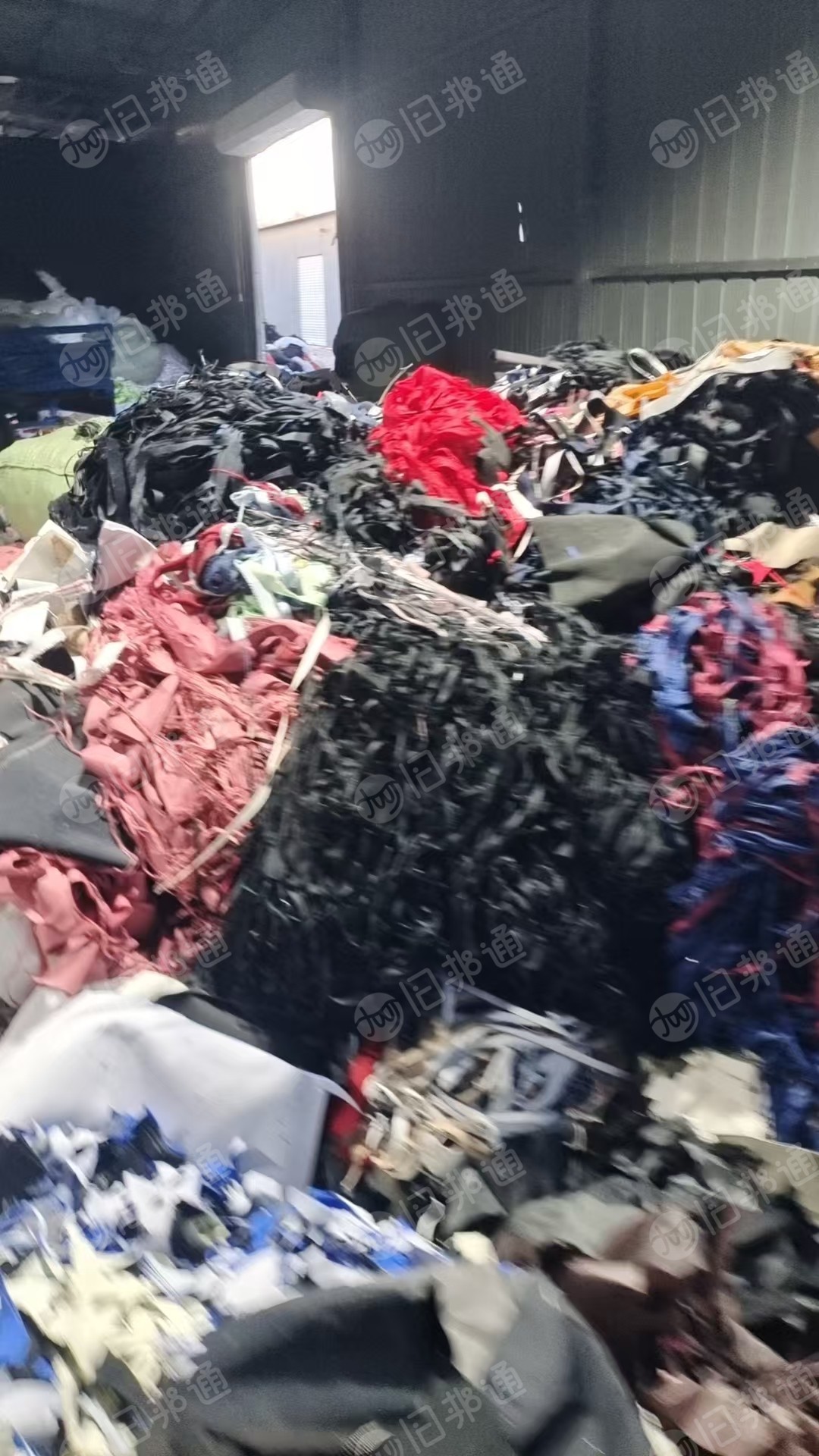 长期出售箱包废布,复合布,氨纶废布,可以造粒,有黑色跟浅色,月供200多吨,货在河北保定