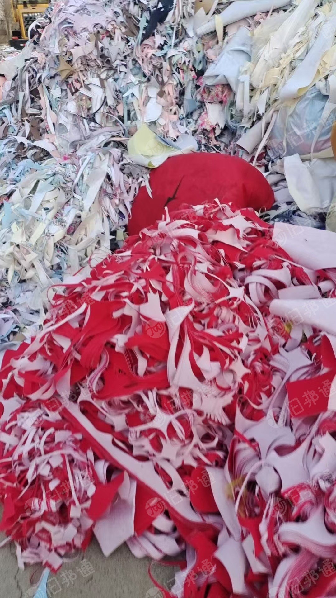 长期出售箱包废布，复合布，氨纶废布，可以造粒，有黑色跟浅色，月供200多吨，货在河北保定