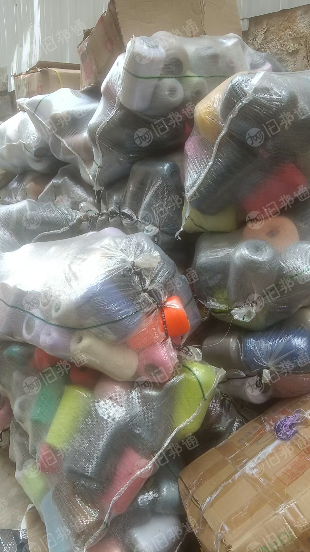 长期出售大小卷涤纶纱线，涤纶低弹纱，杂色，现货有10来吨，货在福建泉州