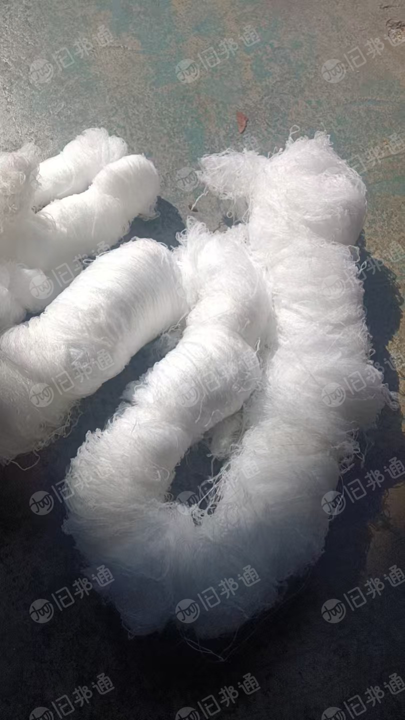 长期出售白色涤纶废丝，涤纶丝，可以造粒也可以开花，月供50-60吨，货在汕头