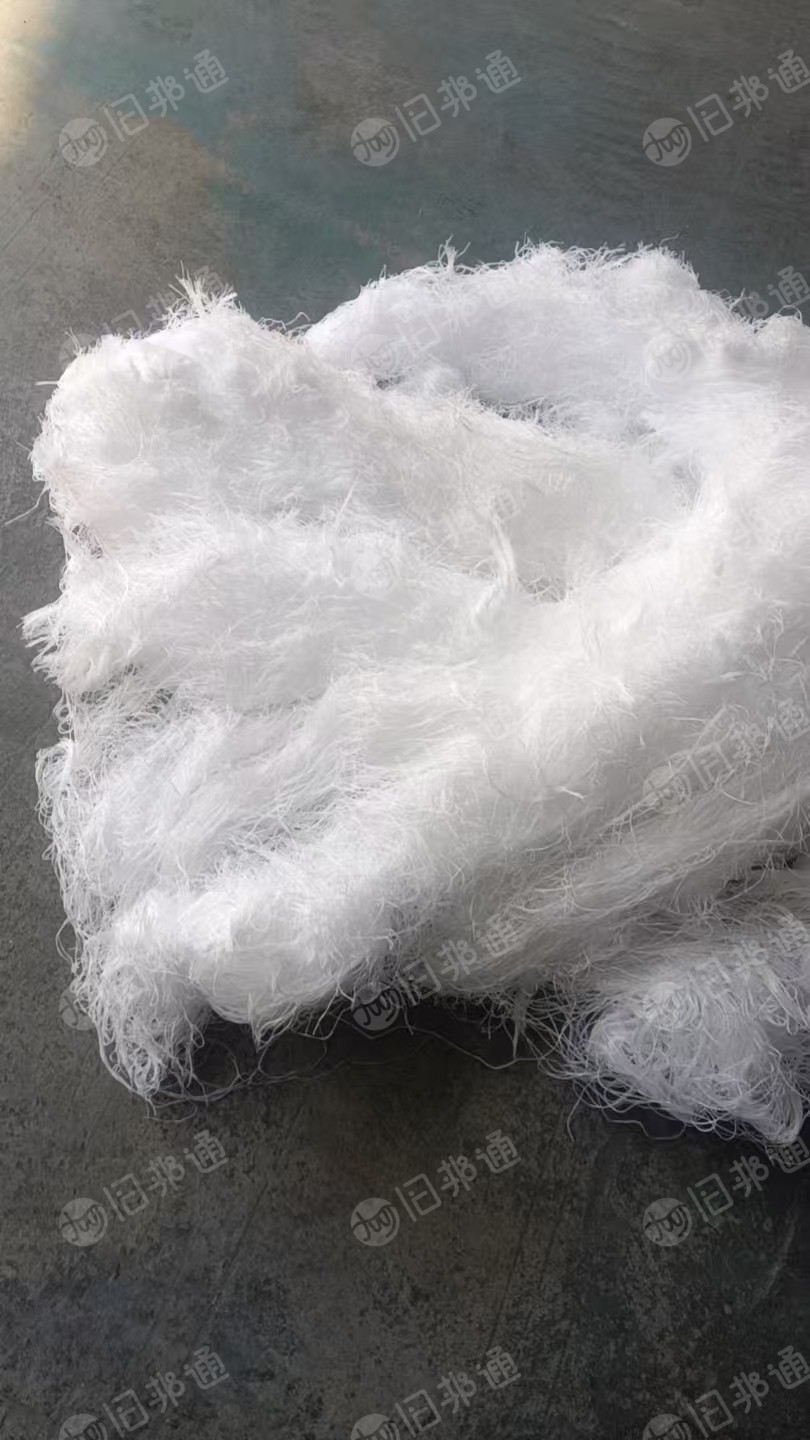 长期出售白色涤纶废丝，涤纶丝，可以造粒也可以开花，月供50-60吨，货在汕头